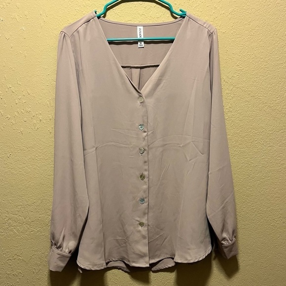 Zenana  Women’s Gray Long Sleeve Button Down Blouse, Extra Large (XL) - Picture 1 of 7